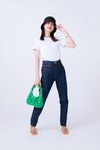Tシャツ¥1,000/ユニクロ ユー(ユニクロ)、パンツ¥17,380/マウジー(バロックジャパンリミテッド)、ハット¥4,400/スタイルミキサー(バロックジャパンリミテッド)、イヤリング¥2,640/アネモネ(サンポークリエイト)、バングル¥1,210/アネモネ(サンポークリエイト)、バッグ¥12,100/ジェイダブリュー ペイ(オリエンス ジャーナル スタンダード 渋谷)、サンダル¥7,040/ランダ