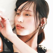 「顔の余白にさようなら!」ポッと色づく頬メイクを南沙良が披露♡