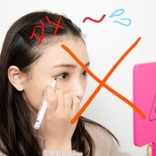 まさかこうやって引いてないよね…？絶対覚えて♡アイライン基本の2パターン！【梅山恋和がナビ♡メイクがもっと上手くなりたGirl】