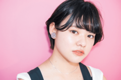 ほのかに薄色をブレンドして 光を通す黒髪でセンスアップ