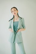 トリンドル玲奈、ミント色セットアップ。ar2月号より