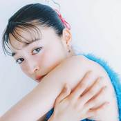 まとめ髪にサッと挿すだけ！暑い日も秋らしさを取り入れたい人必見【シャギーニット×かんざし】