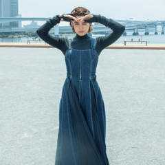 デニムコーデ、カジュアルだけじゃもったいない！　ワンピ＆オールインワンでデニムをレディに着こなすコツって？