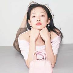 華やかトップスでスタイルUPを狙う♡【ヒロイントップス×旬デニムの着こなし】3選