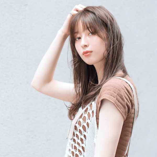 「ストレートロングがなんだかんだ女性らしくて色っぽい♡」シンプルに洒落る【ストレートロング】スタイル２選