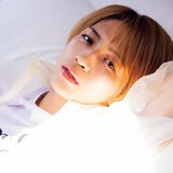 岩橋玄樹、寝そべりショットにきゅん♡ファーストアルバム『How To Love』に込めた想い・イチオシポイントを語る