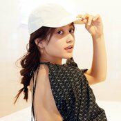 【肌見せ服】骨のラインを見せることで色気が倍増♡谷まりあが着こなす【抜け感コーデ】