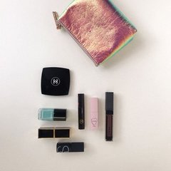 美人は口紅を４本つける⁉　とっておきのラインナップをご紹介【可愛いあの子のポーチの中身】