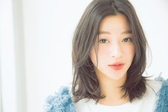 ラフ感で大人っぽくキマる黒髪バング