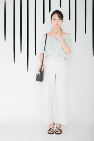 お客様ぁぁ そのオフショルは古すぎます 平成に取り残されてしまった人をプロが一瞬でお直し Arweb アールウェブ