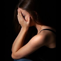 【心理テスト】あなたの隠れストレス度をチェック！なぜ悲しんでいると思う？ 選んだ理由で診断