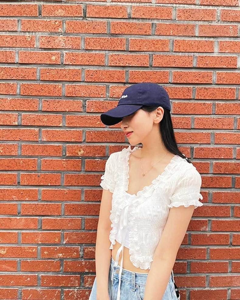 ジャンル別・韓国アイドル「空港コーデ」 ②ガーリー空港コーデ