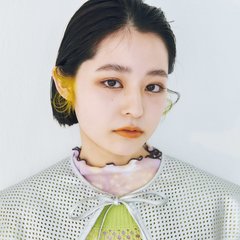 【ボブ】黒髪×ライムカラーのコンビで視線をロックオン