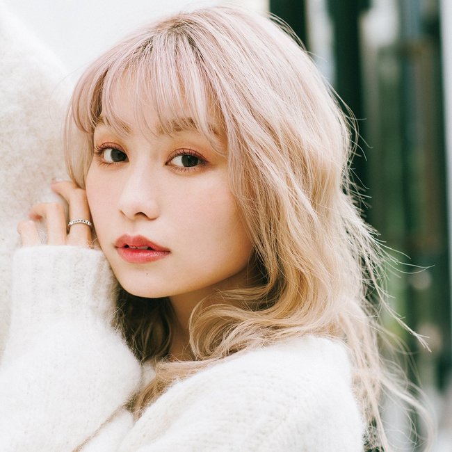 【ミディアム】透けるようなホワイトで魅惑の儚げ女子に