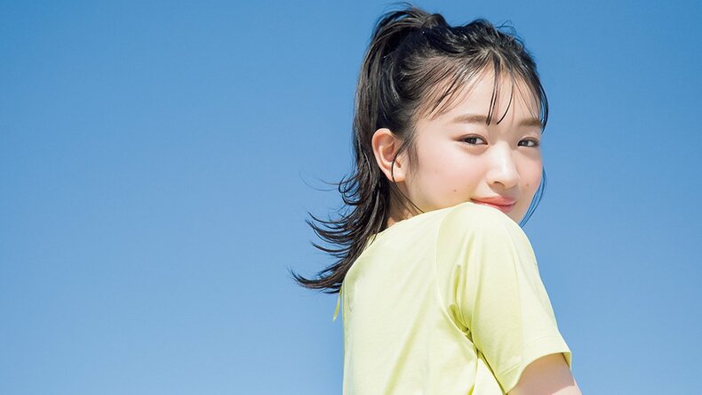 櫻坂46・小島凪紗、透明感がすごい♡「三期生はみんなサーモンLOVEなので…」太陽のように照らしてくれるミラクルガールにインタビュー