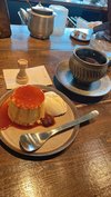 おひとりさま向けのカフェ「カラメル堂」。オリジナルのスイーツとコーヒーを頼んで、読書したりゆったり過ごすのがおすすめ。　