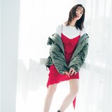 「誰もが振り向く美美美なカラーが可愛すぎ♡」主役感が一気にUP！佐藤栞里が着こなす【秋のカラーワンピコーデ】２選