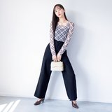 井桁弘恵、美しすぎるデコルテにドキッ♡ デート向け映えトップスで色っぽコーデを披露