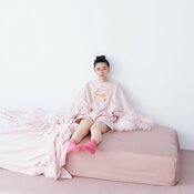 上國料萌衣、ベッドの上にちょこん♡恋する【ルームウェア】4選