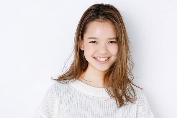 丸顔さんをすっきり引き締めるチークって？