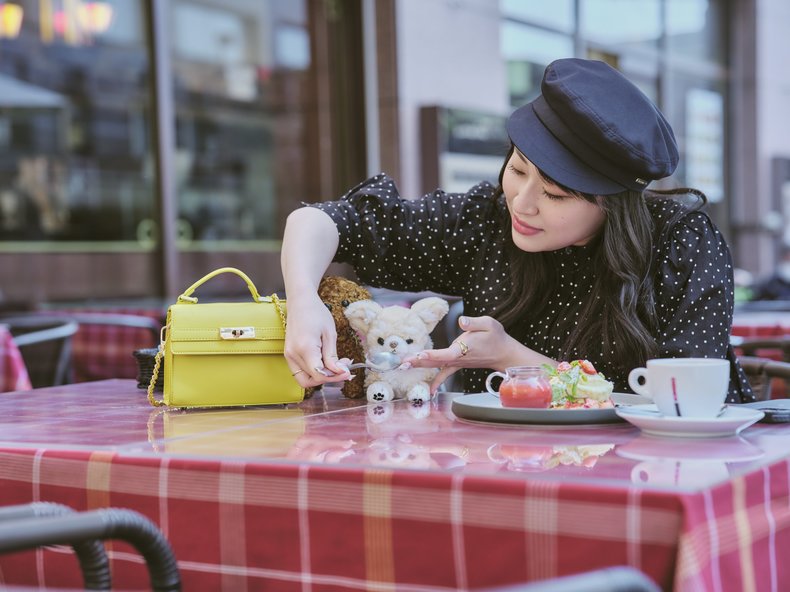 「小さいわんちゃん」たちにご飯をあげようとするmina.★さん