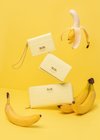 【上から】ラウンドジップ長財布¥20,900(サイズ:H9×W19×D2cm) Lジップ折財布¥18,700(サイズ:H9×W12×D4.3cm) パスケース¥13,200(サイズ:H7.5×W10.5×D1cm)