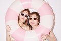 森 日菜美（左）、和内璃乃（右）。ar7月号より