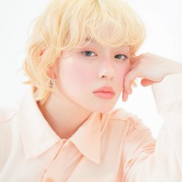 【ボブ】クリアなホワイトブロンドとクセっぽカールの眼福コラボ