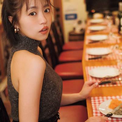 大原優乃、革ジャンを脱いだら♡ 肌寒い日の春服におすすめ！レザージャケット×アメスリタンクコーデ