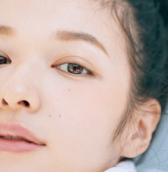 下地からコンシーラーまでなんでもかんでも塗ってない？　メイクも引き算して、素肌を活かした美肌メイクを