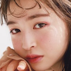 透け感がたまらない♡あどけない表情はチークで完成。エモベージュメイク