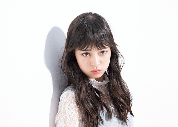 下手すれば、超絶ダサい黒髪ロング。さぁ、どうやっておしゃれに見せる？