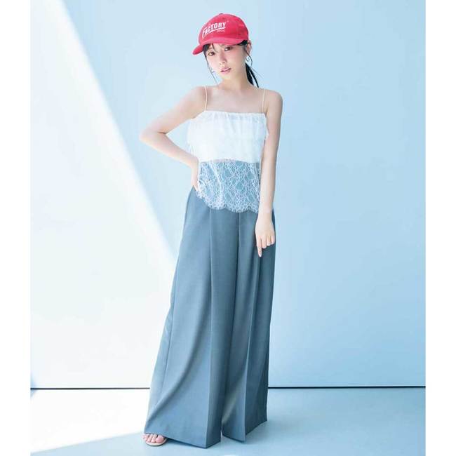 大流行中のレースはきれいめパンツと赤キャップで差をつける♡ギャップマシマシ【キレイなお姉さんコーデ】