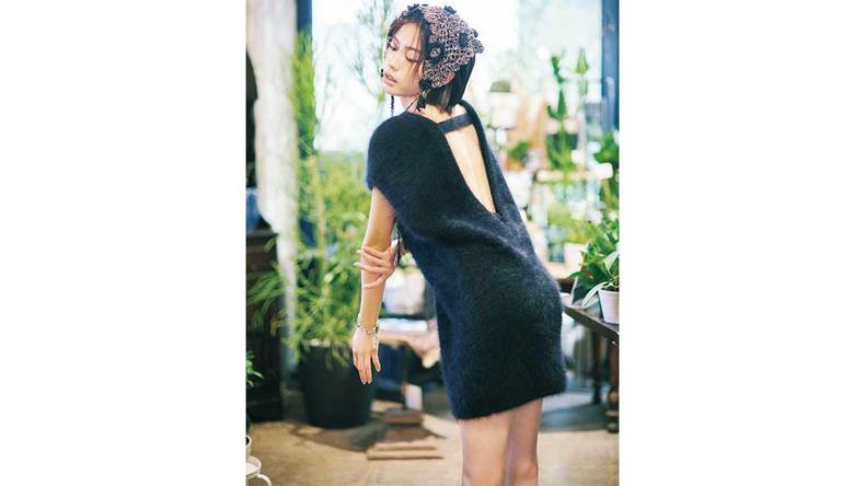 なにかと重く見えがちな秋冬のスタイリングにお役立ち♡さりげない素肌感がso cute【秋冬の一人勝ち肌見せワンピ】4選