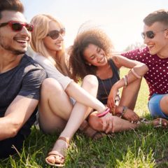 言わないだけで内心は… グループLINEの対応で分かるアナタのまわりからのイメージ【DJあおい】