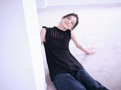 着るだけで顔がひと回り小さく♡　神トップス３選