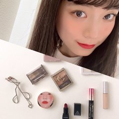 トレンドを常にチェック！　プチプラ命の美人さんが唯一こだわるコスメって？【可愛いあの子のポーチの中身】