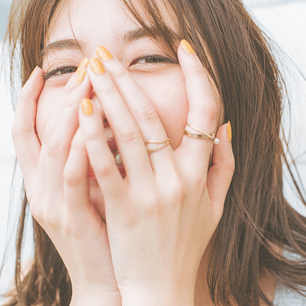 手元がアレな女は確実にモテない！  初デートで手を握ってきた彼がドン引きしたワケとは…