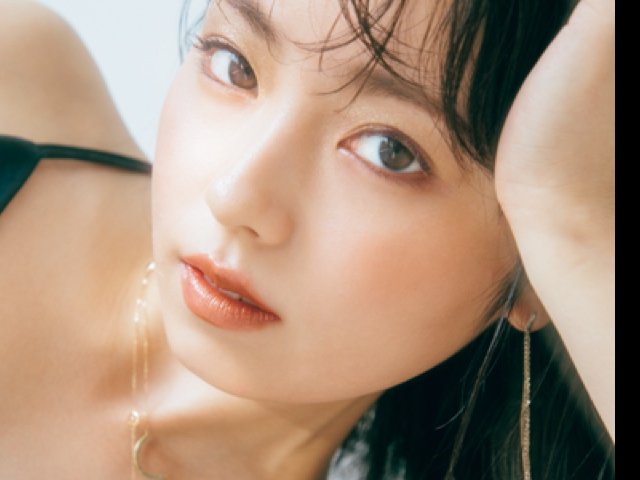 もうインパクトには頼らない。　大人になった今、身に付けたい華奢なゴールドアクセの魅力とは