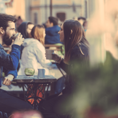 束縛と我慢、正しいのはどっち!? 彼が女友達と遊ぶのがイヤな時どうしたらいいの…【DJあおい】