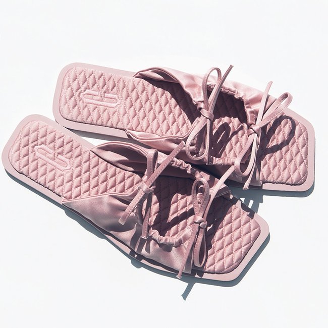 【365days色っぽ】足元スキンピンクでスタイルUP♡肌映えする旬小物