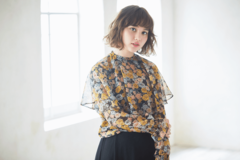 カラーとカールで魅せる 透明ガーリーボブ