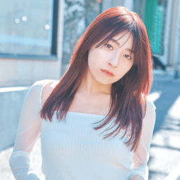 【ロング】シンプルなツヤロングをチェリーカラーで今っぽく！