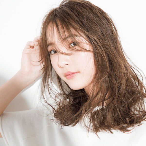 ほの色っぽさがたまらない 計算ずくのうざバング