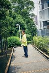 かき氷を持っている諸星翔希。ar8月号より