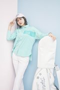 [長袖シャツを着回し]パンツ￥6,999、キャディーバッグ￥18,689／ティゴラ　キャップ￥5,280／ジャックバニー