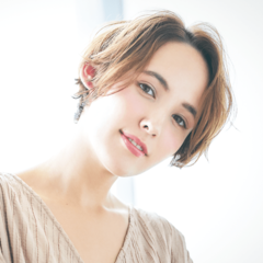 色気の秘訣は動きにあり！？  自然体ショートでつくる飾らないモテ髮とは