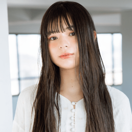 ロングっ子に【透け感】が必要なワケって?