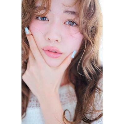 今秋は桃のようなピンク顔が推し！多幸感に満ちた肌で秋顔にアップデートできる最強アイテム9選