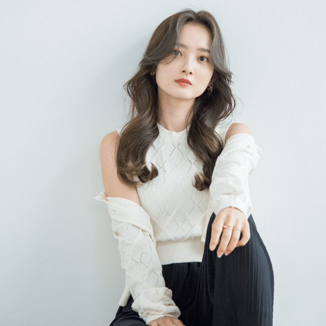 【ロング】こっそり潜ませたオリーブカラーが秋のトレンド最前線